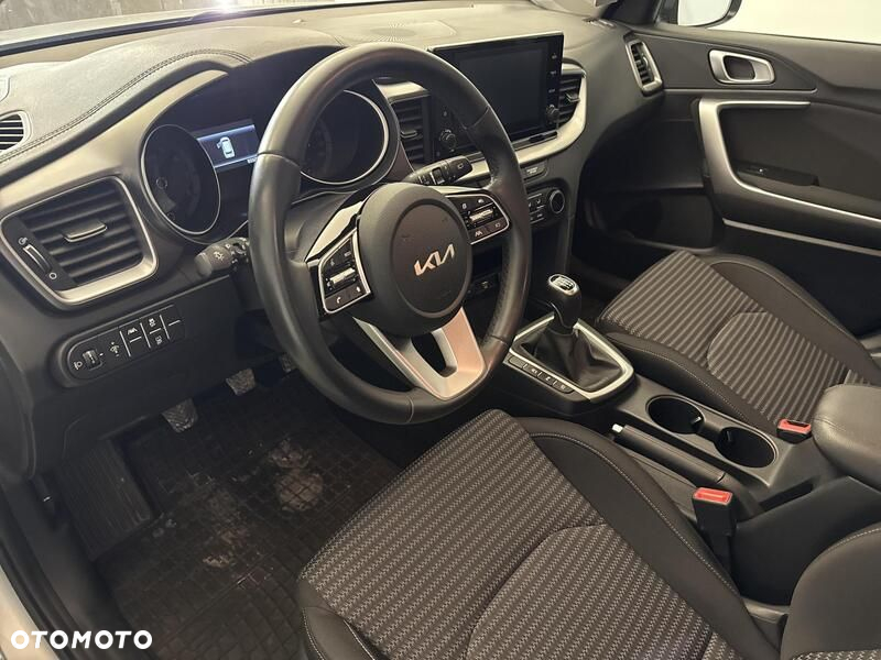 Kia Ceed 1.5 T-GDI M - 10
