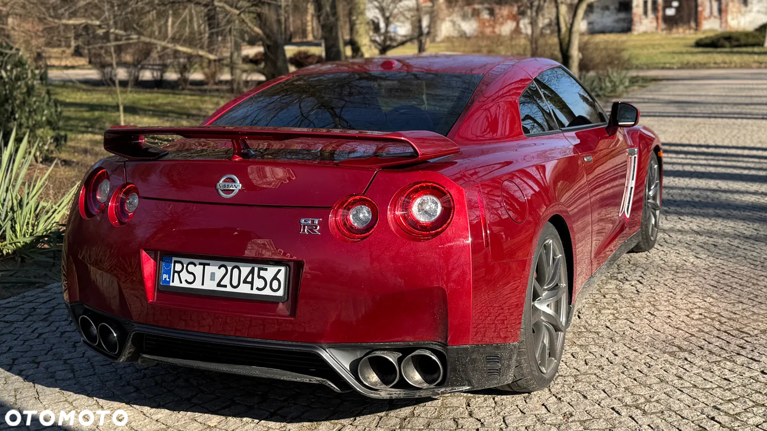 Nissan GT-R Premium Edition - 2