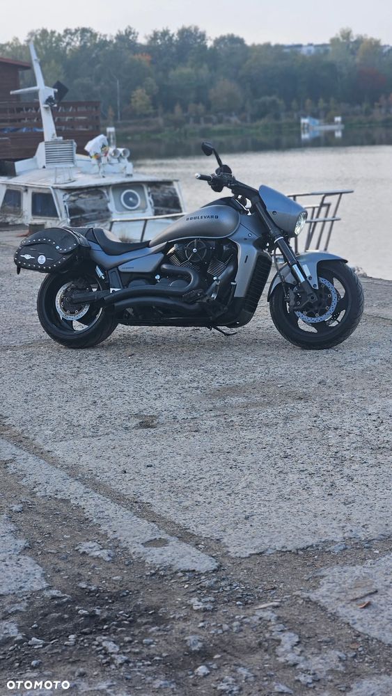 Suzuki Intruder - 7