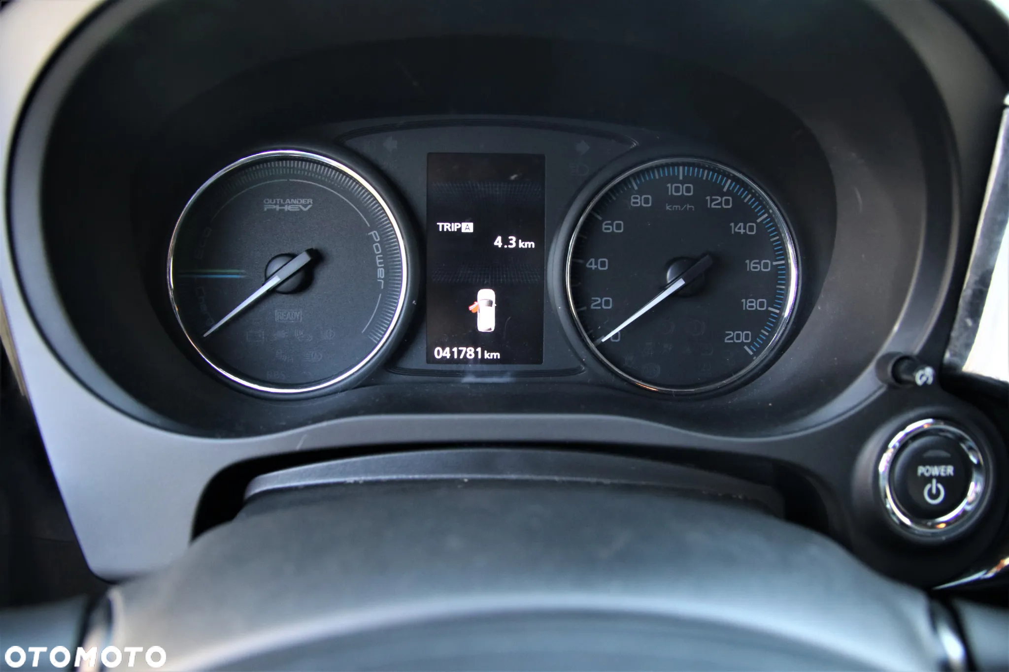 Mitsubishi Outlander 2.0 4WD Plug-In Hybrid - 35