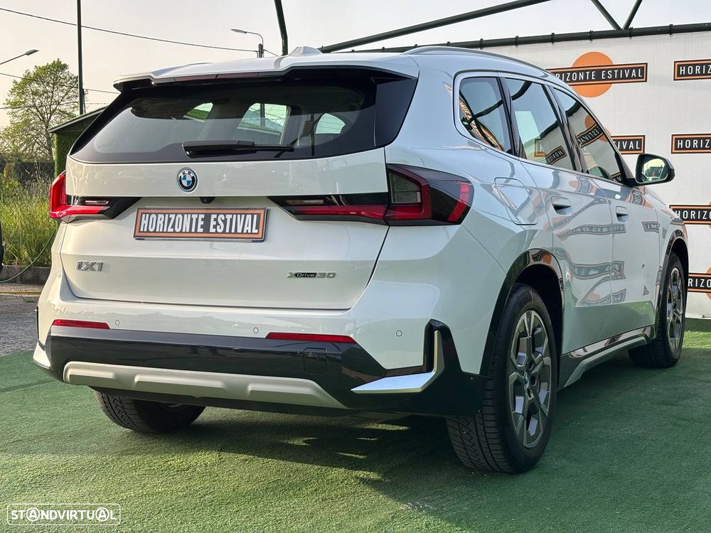 BMW iX1 xDrive30 xLine - 24