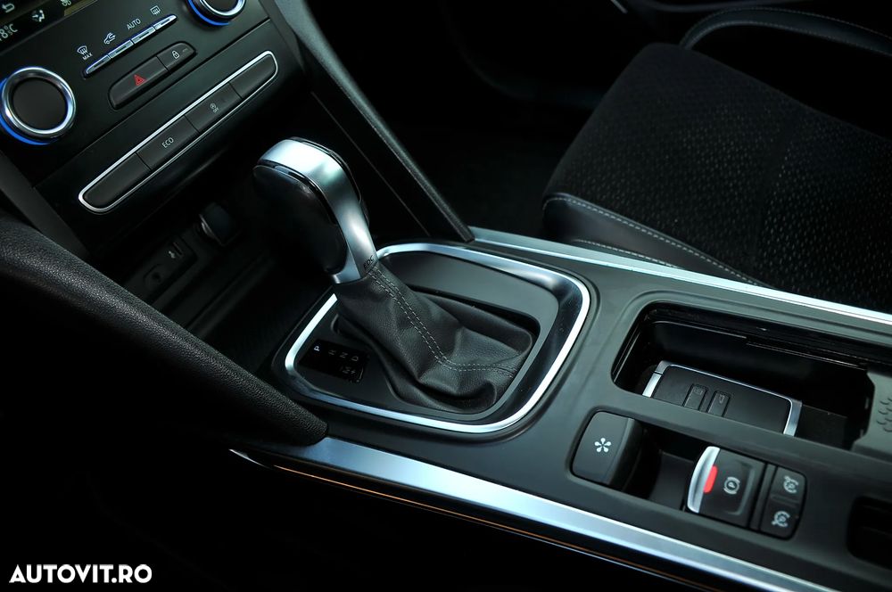 Renault Megane TCe 140 GPF EDC INTENS - 13
