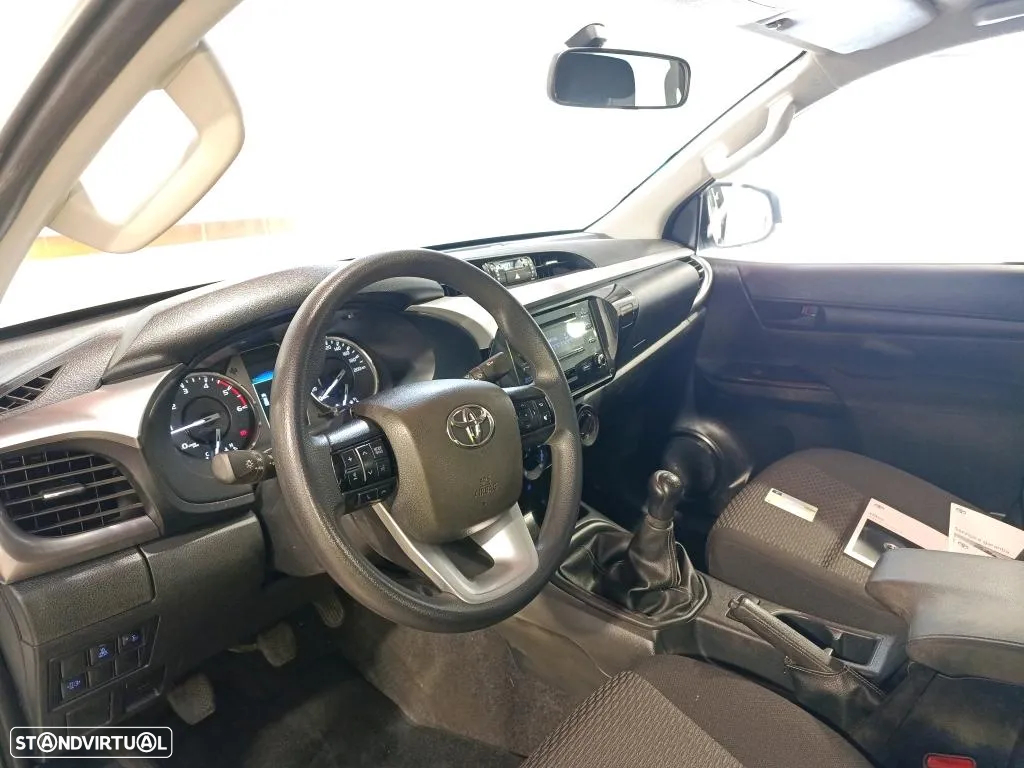 Toyota Hilux 2.4 D-4D 4WD CD CH - 11