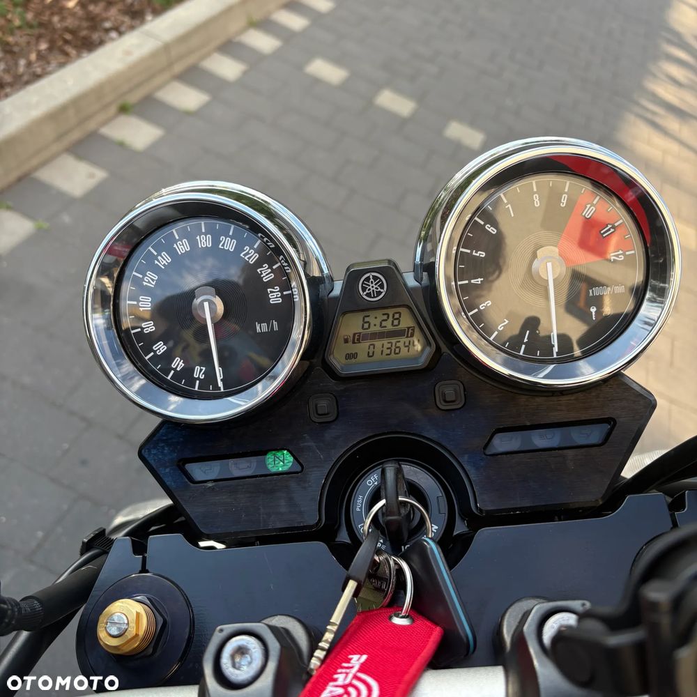 Yamaha XJR - 5