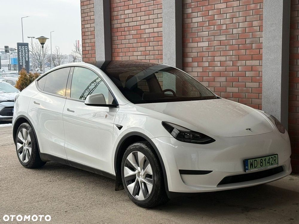Tesla Model Y - 3