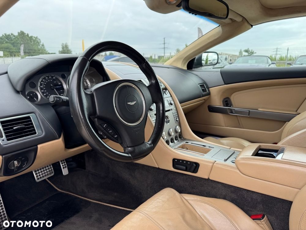 Aston Martin DB9 - 10