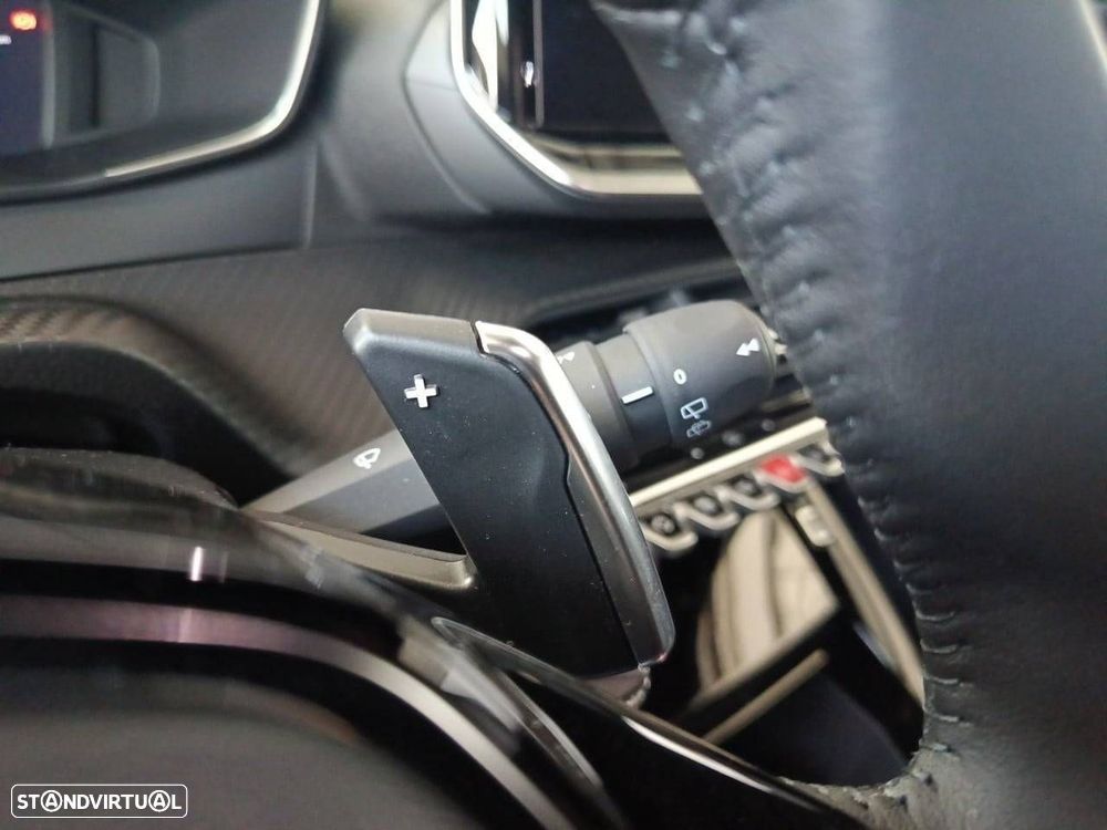 Peugeot 2008 1.2 Hybrid Allure e-DCS6 - 15