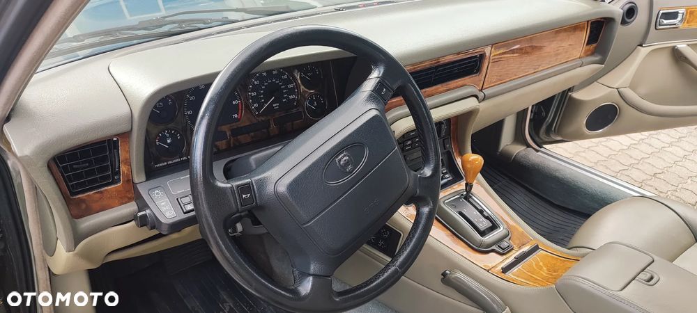 Jaguar XJ XJ12 6.0 - 10