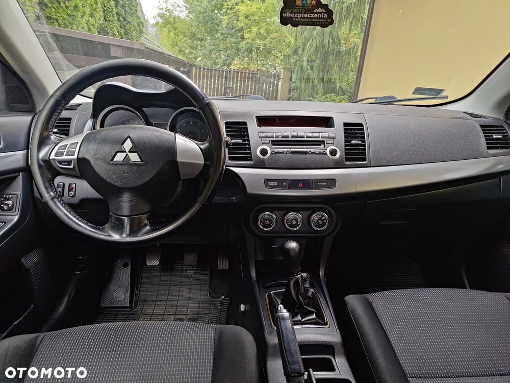 Mitsubishi Lancer 1.5 Invite - 11