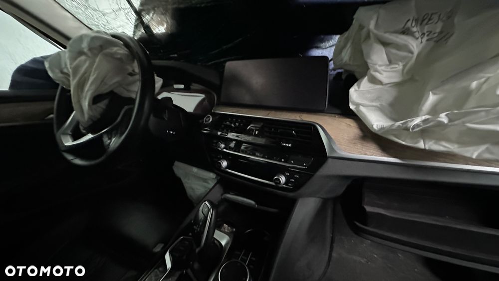 BMW Seria 5 530e xDrive Luxury Line sport - 22