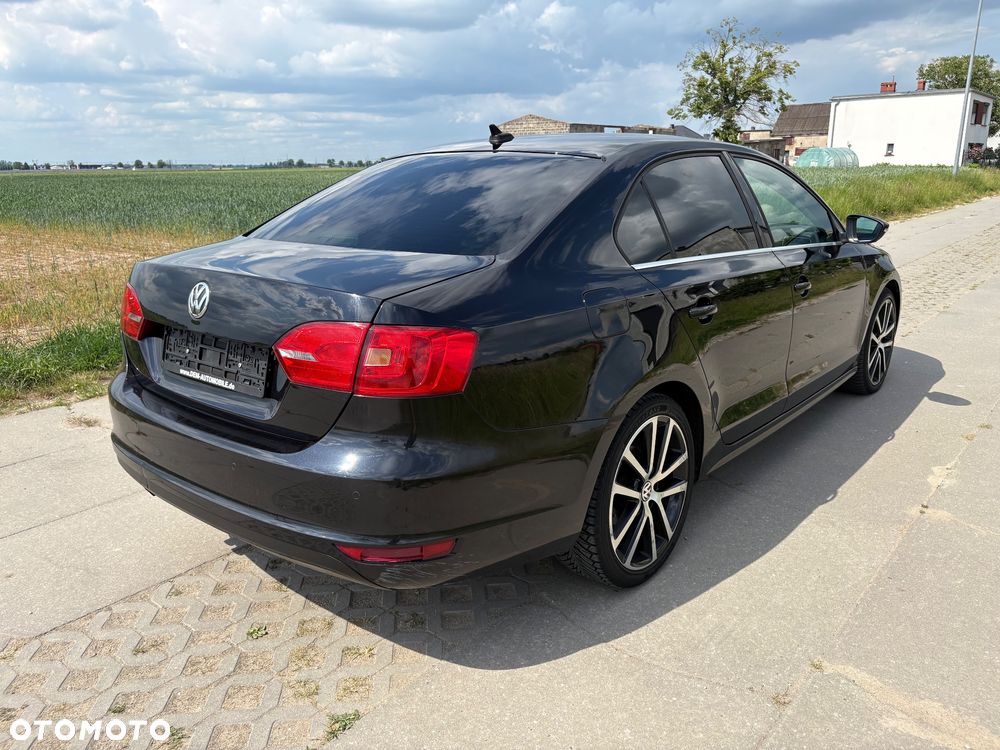 Volkswagen Jetta 2.0 TDI DSG Match - 9