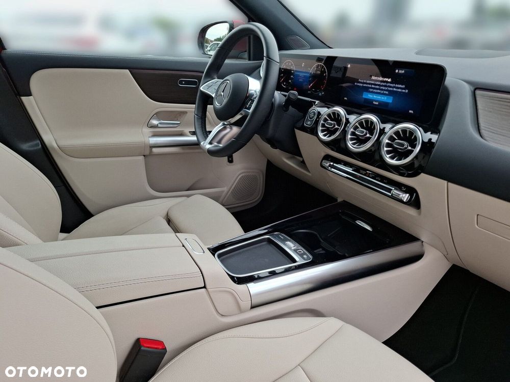 Mercedes-Benz GLA - 12