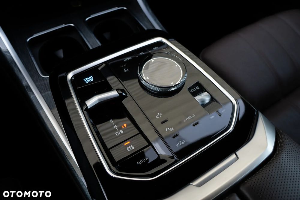 BMW i7 - 25