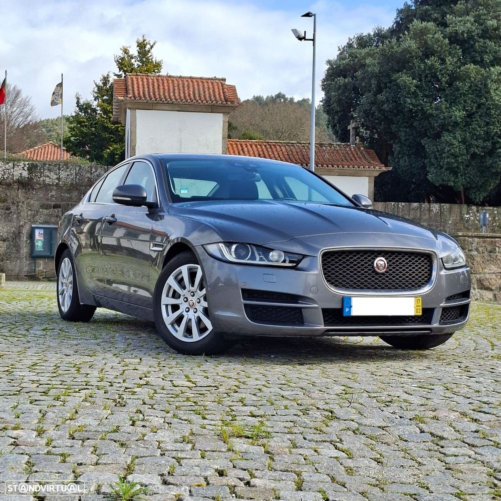 Jaguar XE 2.0 D Portfolio AWD Aut. - 2