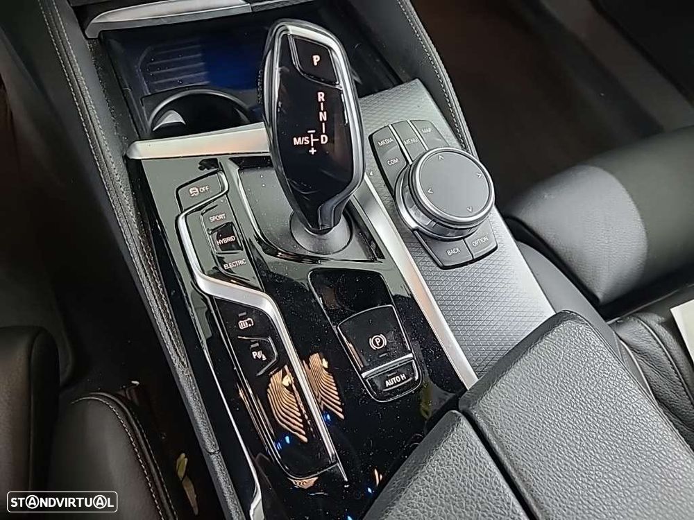 BMW 530 e Pack Desportivo M - 12