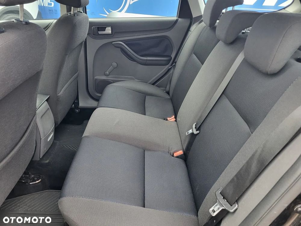 Ford Focus SW 1.6 TDCi Ambiente - 12