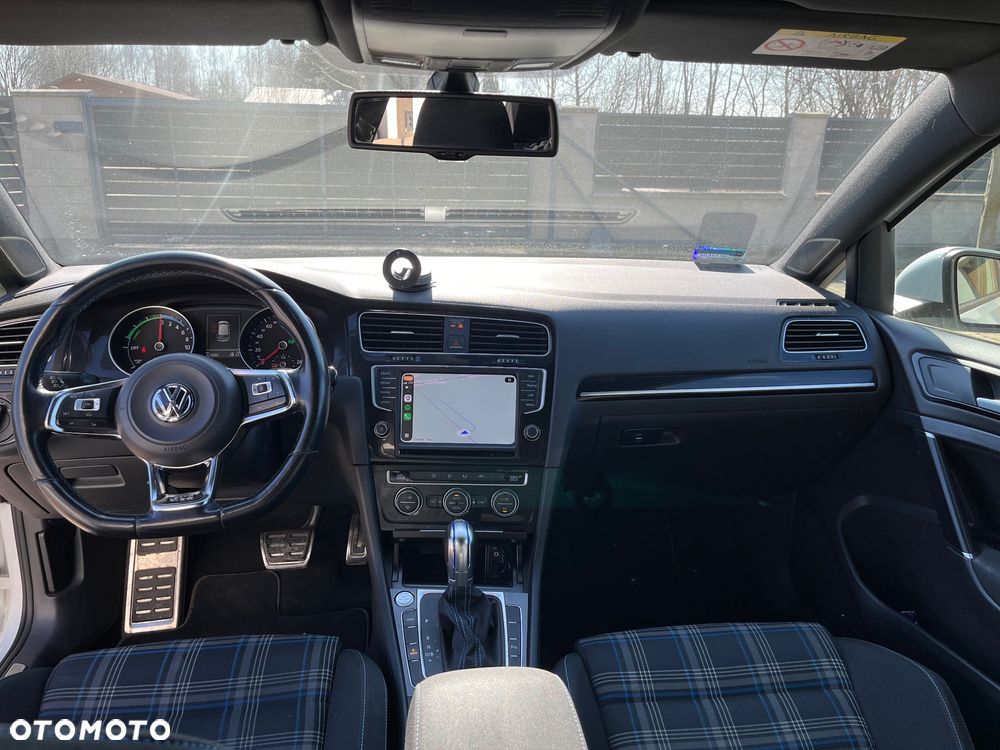 Volkswagen Golf - 10