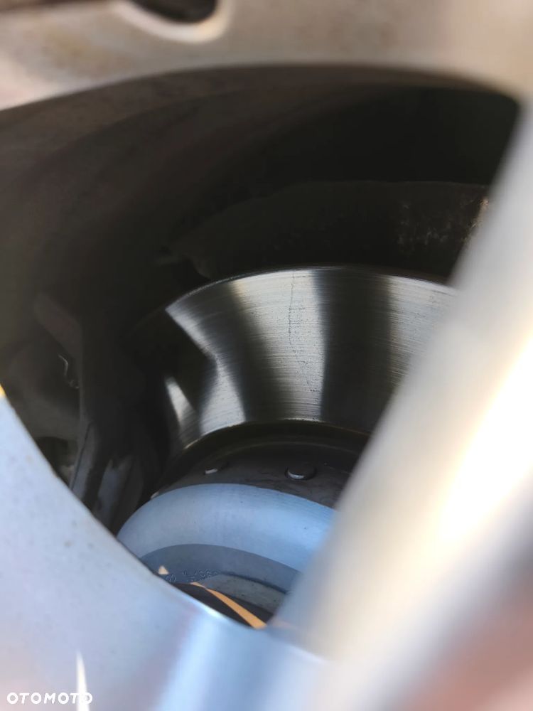 BMW Seria 5 525d - 12