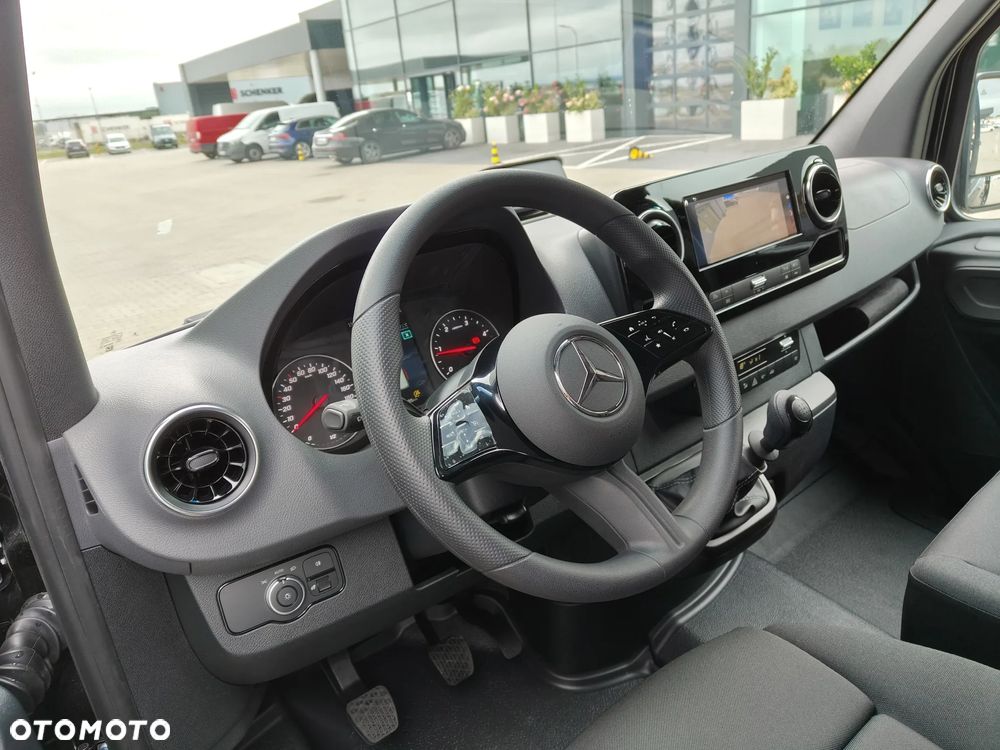 Mercedes-Benz Sprinter - 10