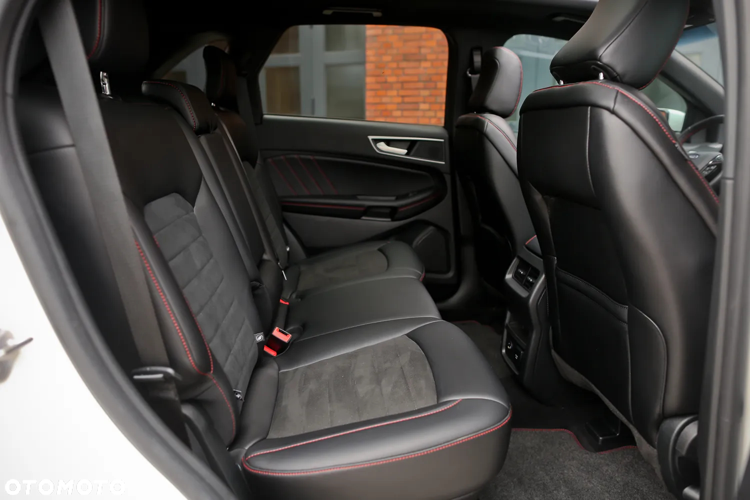Ford Edge - 32