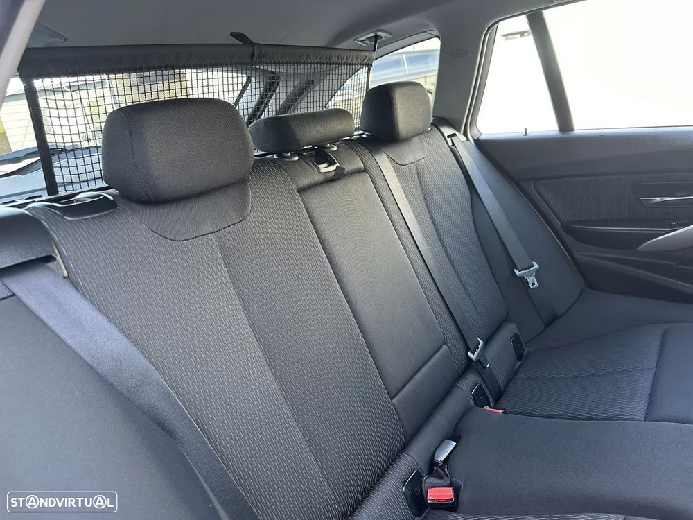 BMW 320 d EfficientDynamics Line Sport Auto - 39