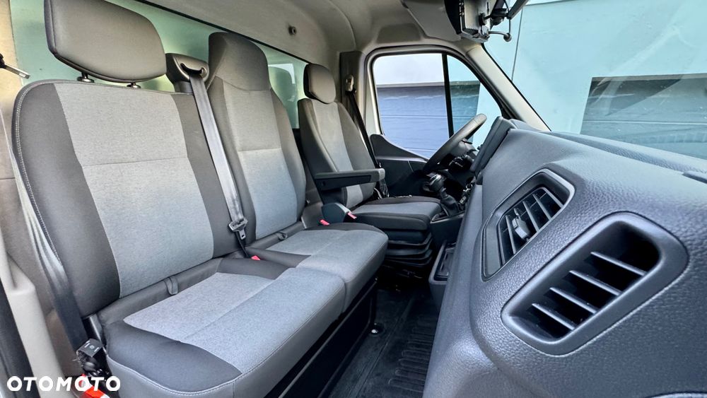 Renault Renault Master kontener Rampa Izoterma najazd WINDA 3 miejsca izolowany budka na rama 6EP 8EP - 9