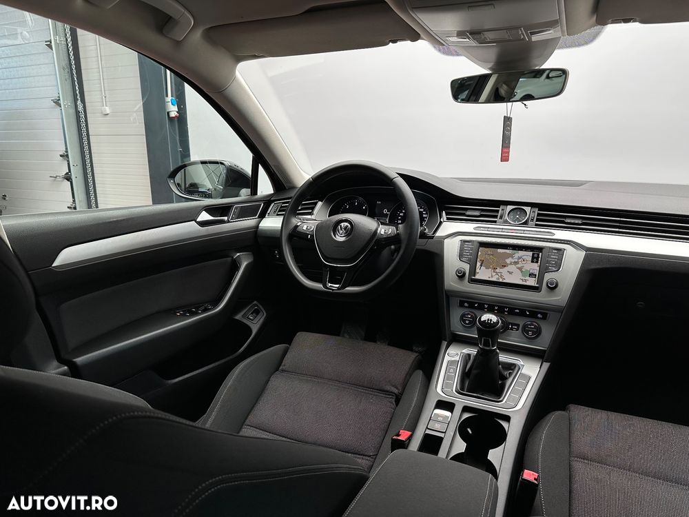 Volkswagen Passat 2.0 TDI Comfortline - 29