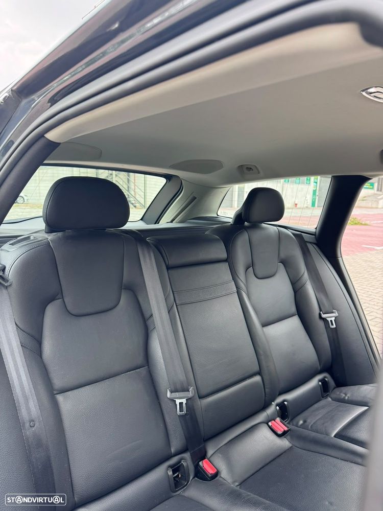 Volvo V90 2.0 D4 Momentum Geartronic - 22
