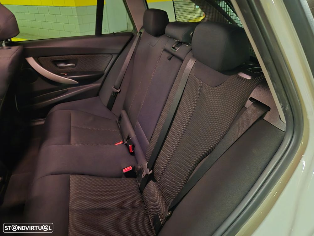 BMW 318 d Auto - 40