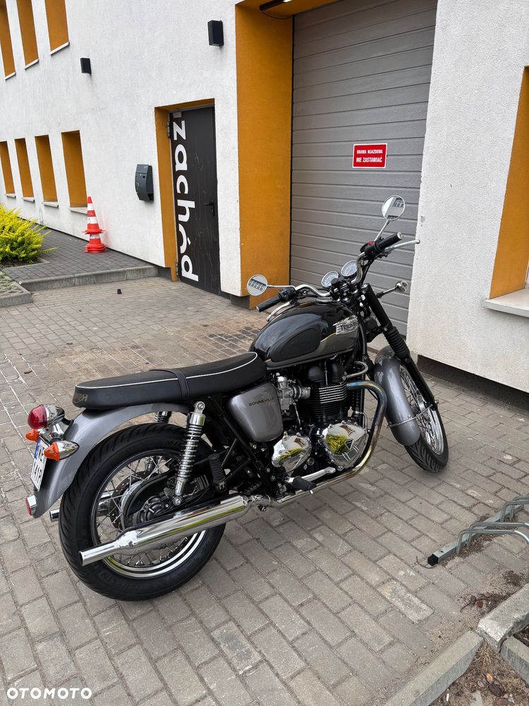 Triumph Bonneville - 19