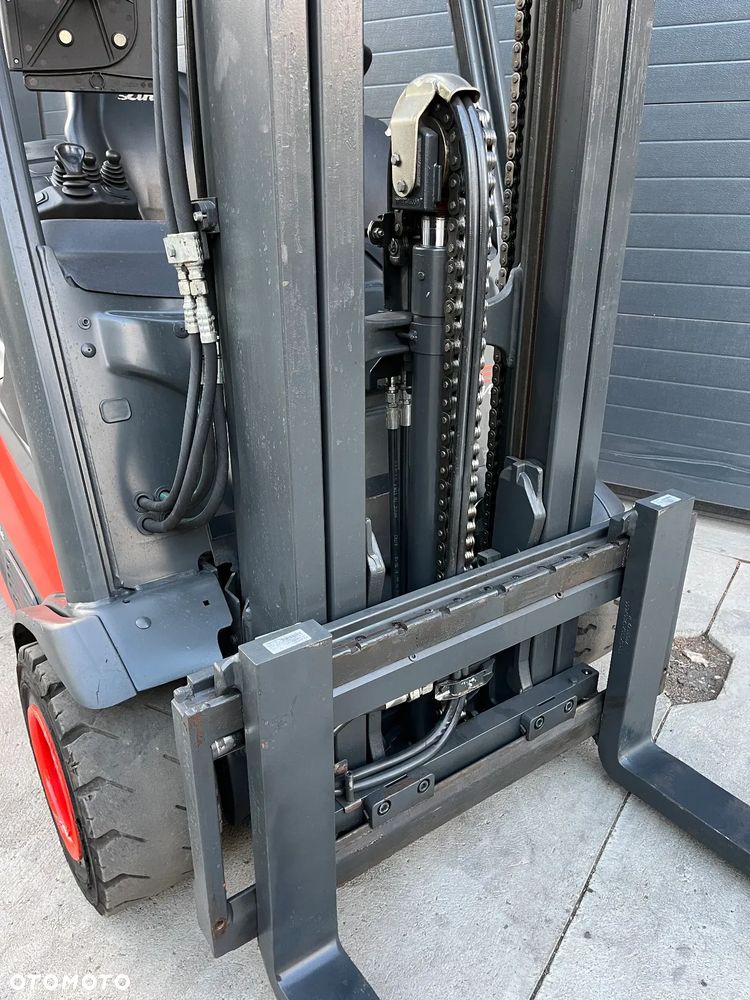 Linde E18 TRIPLEX, przesuw boczny, ładowarka zintegrowana, E16 E20 - 15