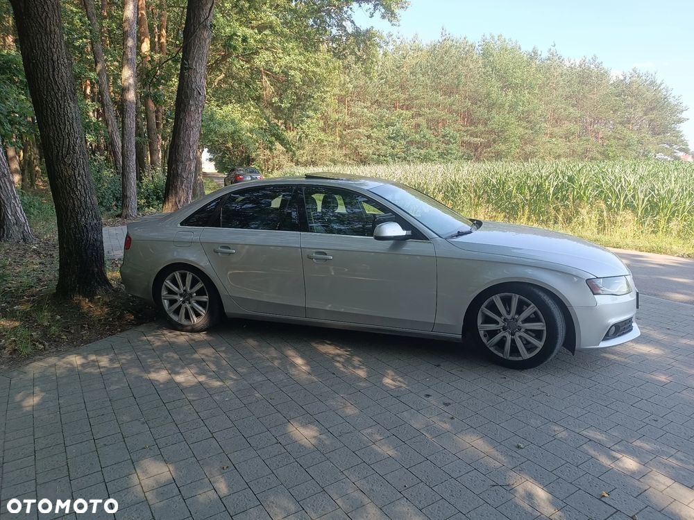 Audi A4 Limousine - 4