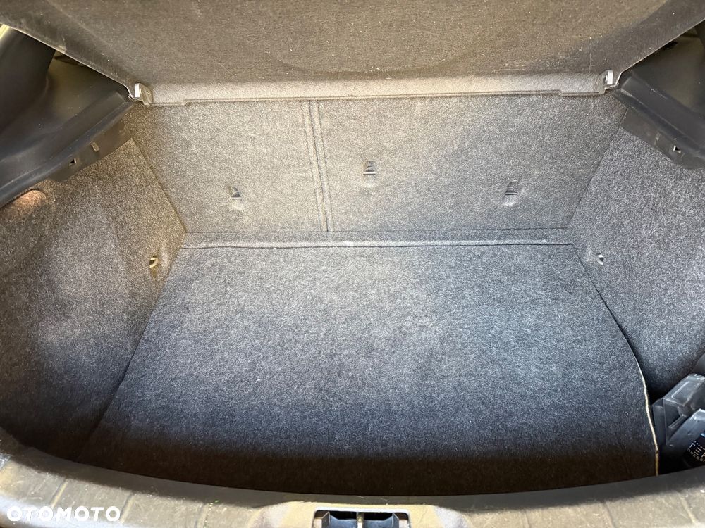 Volvo V40 D2 R-Design - 13