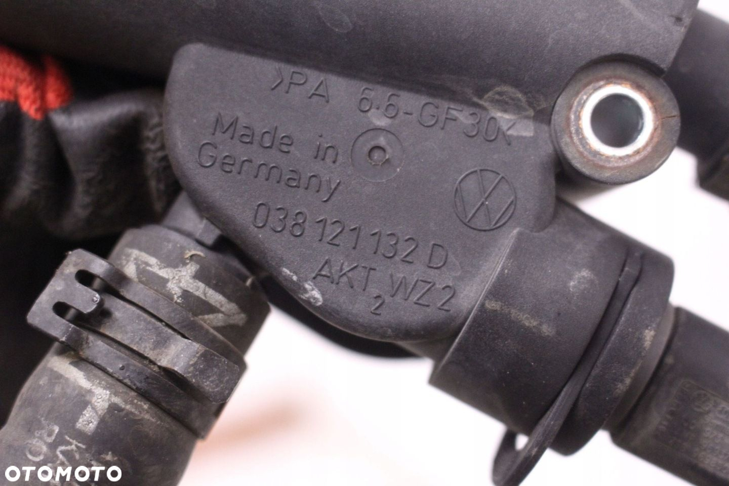 KRÓCIEC PRZEWÓD WODY AUDI A3 8P 1.9TDI 038121132D - 2
