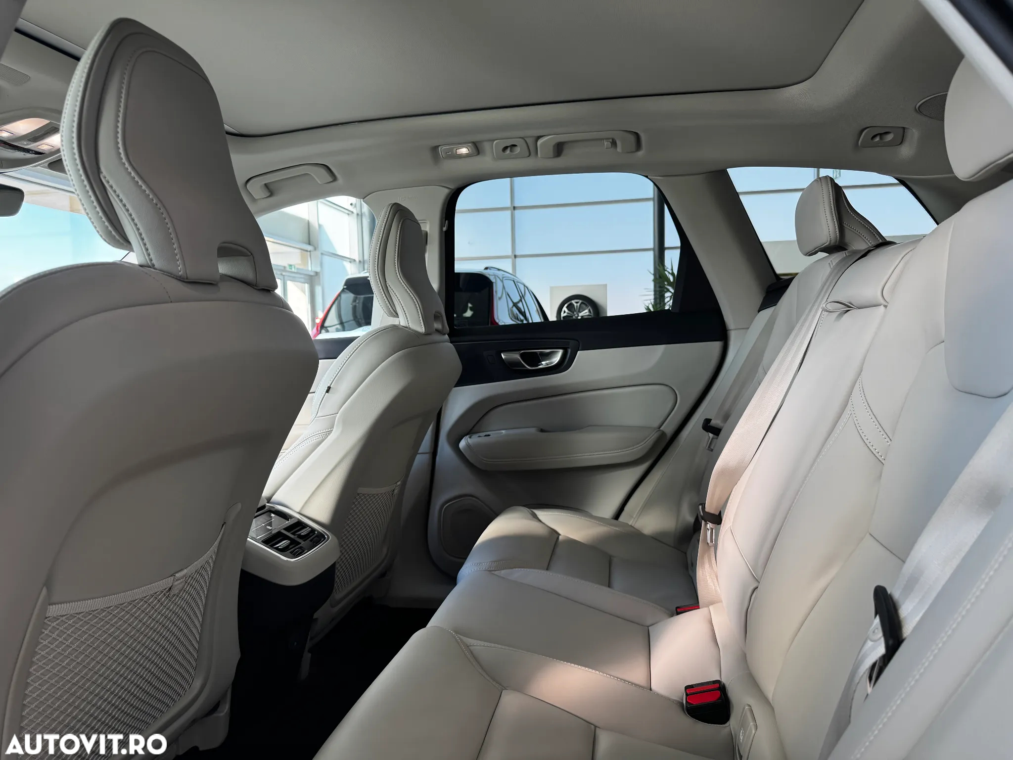 Volvo XC 60 B5 AT AWD MHEV Ultra Dark - 14