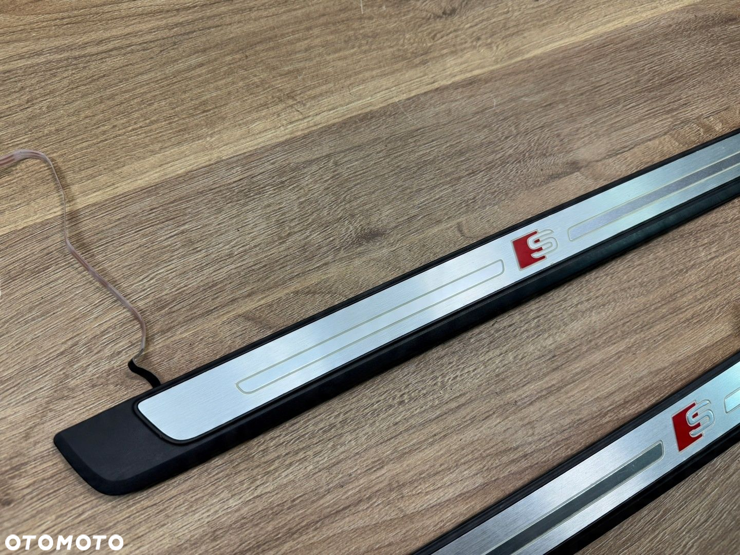 LISTWA PROGOWA NAKŁADKA LED PRAWA AUDI A4 S4 B9 8W0947418 S-LINE - 3