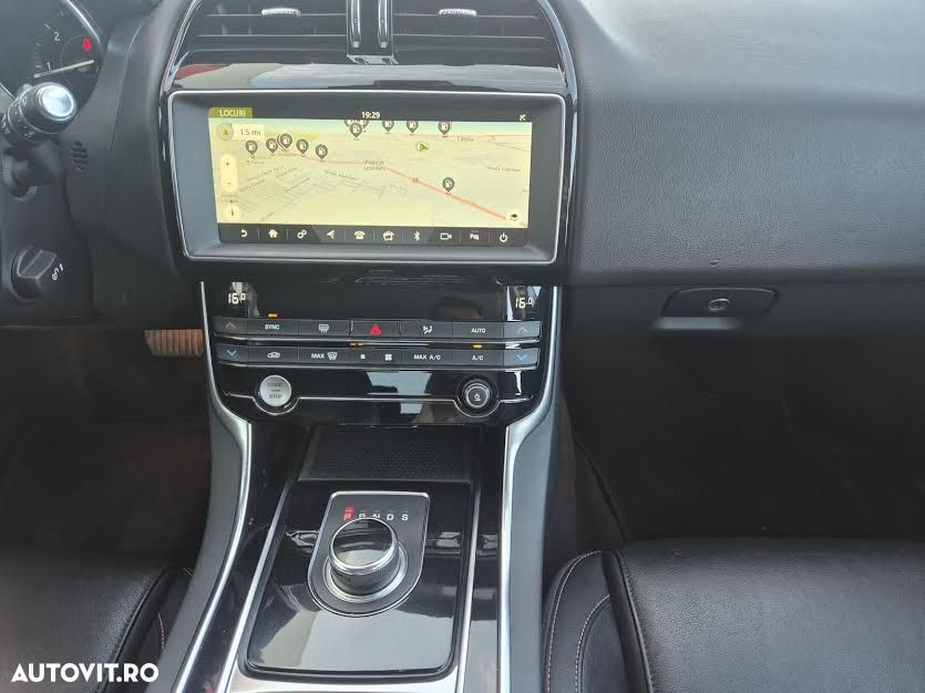 Jaguar XE 2.0 AWD Prestige - 7