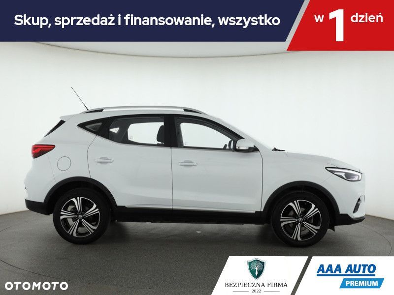 MG ZS - 8