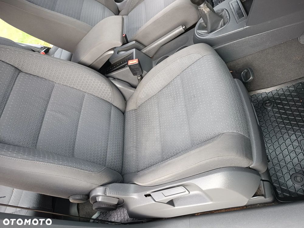 Volkswagen Touran - 18