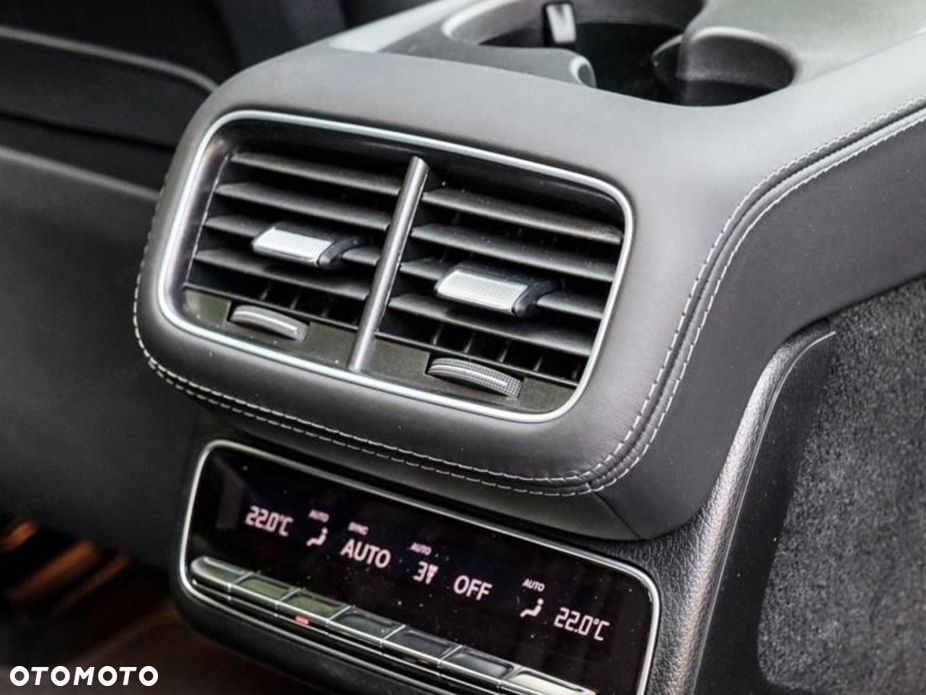 Mercedes-Benz GLS - 16