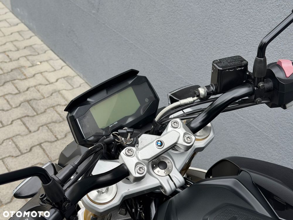 BMW G - 19