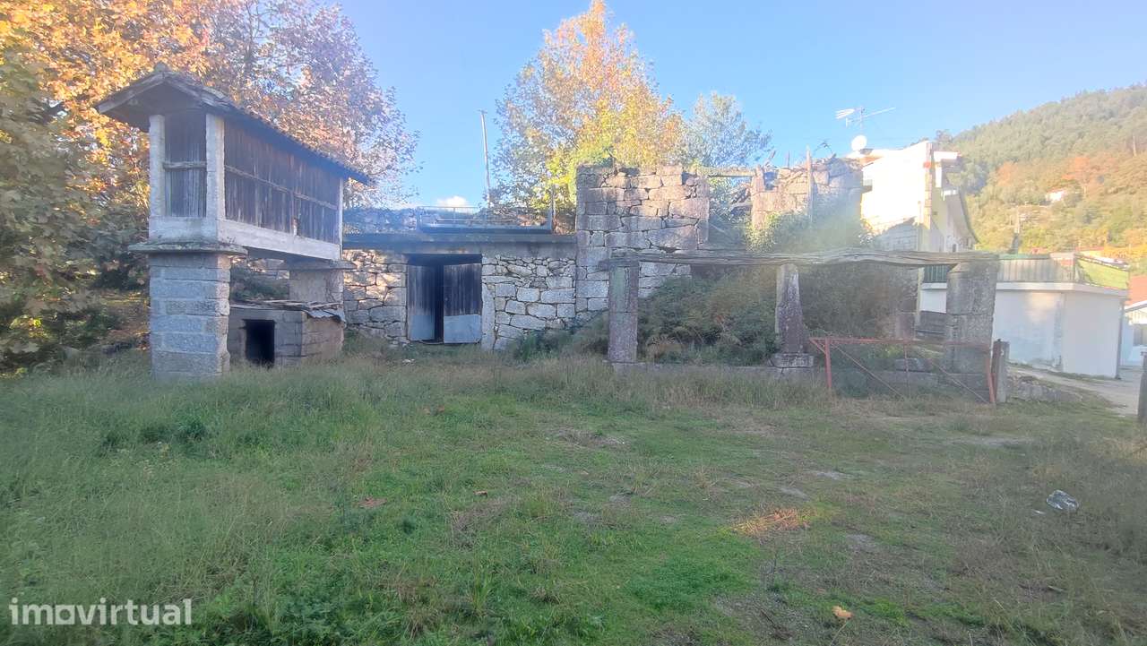 Moradias para restauro em Bouro Santa Maria, Amares - Grande imagem: 4/24