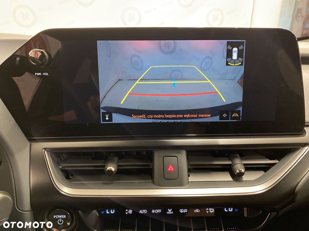 Lexus UX 300h F Sport Design - 13