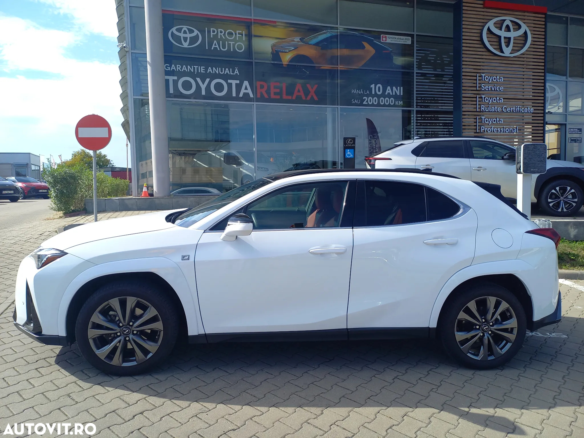 Lexus UX 250h 2.0L HEV 20H- (178 HP) 4X4 CVT F Sport - 4