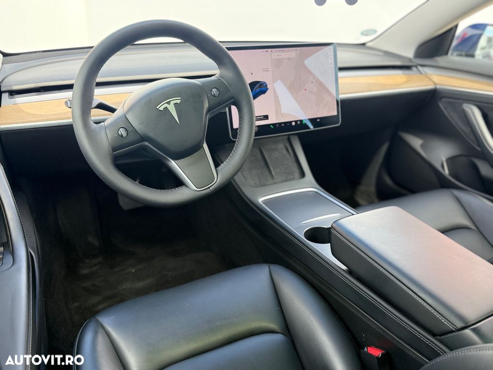 Tesla Model 3 - 5