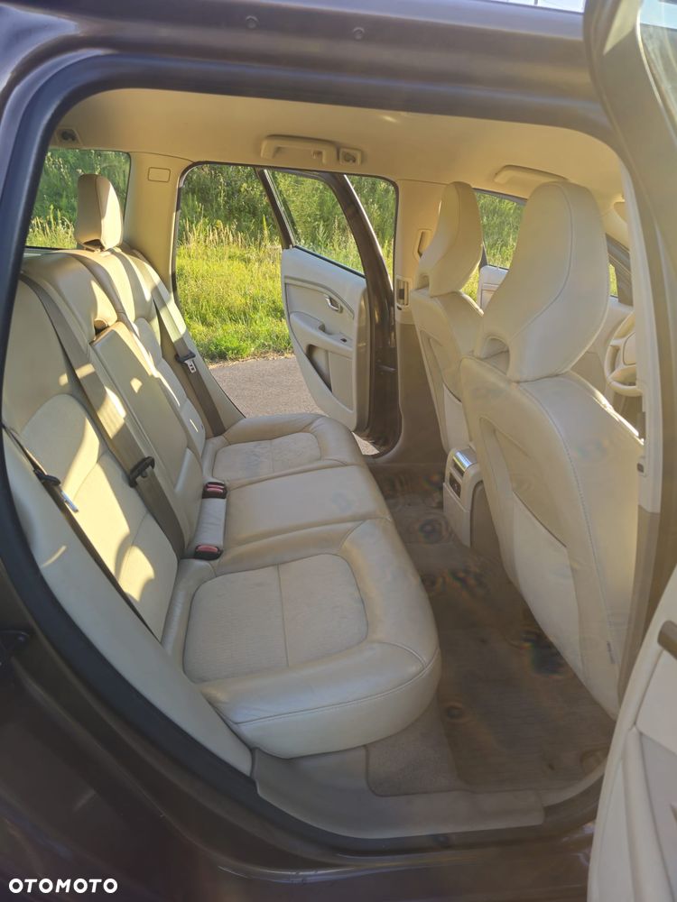 Volvo V70 D3 Edition - 14