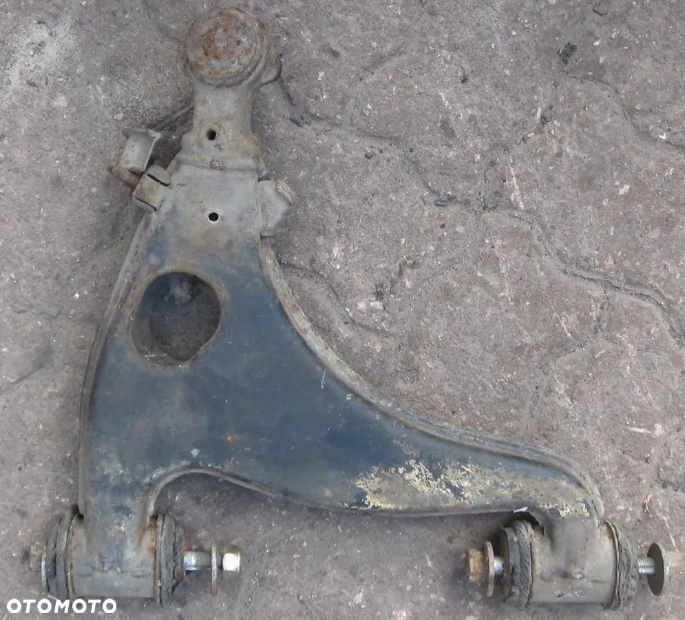 zwrotnica piasta wahacz MERCEDES 124 - 4