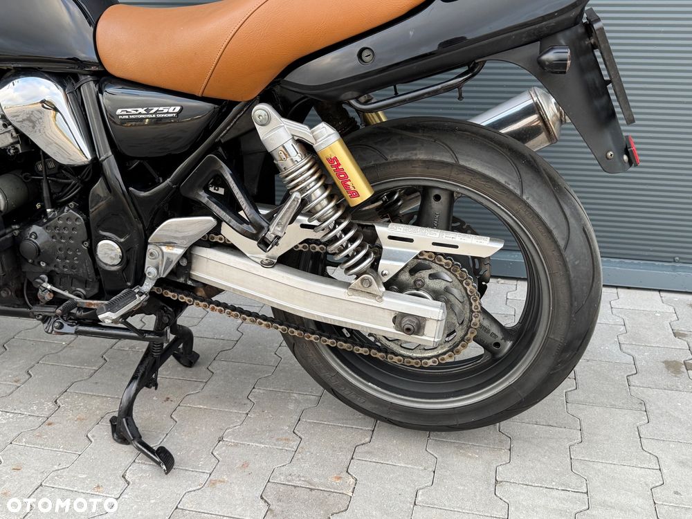 Suzuki GSX - 16