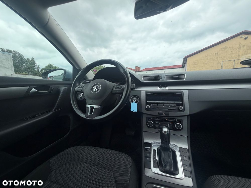 Volkswagen Passat 2.0 TDI Comfortline DSG - 10