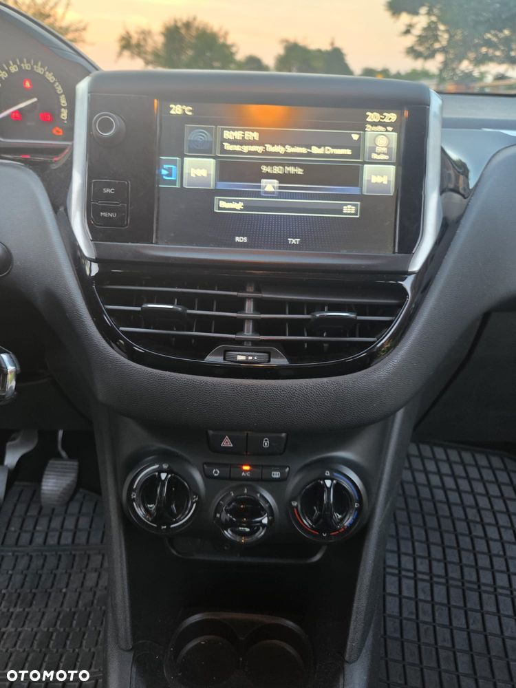 Peugeot 208 - 24